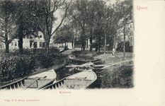 145 Gezicht over het water langs het park van het huis De Oorsprong en de Snellenlaan in de richting van de Biltstraat ...